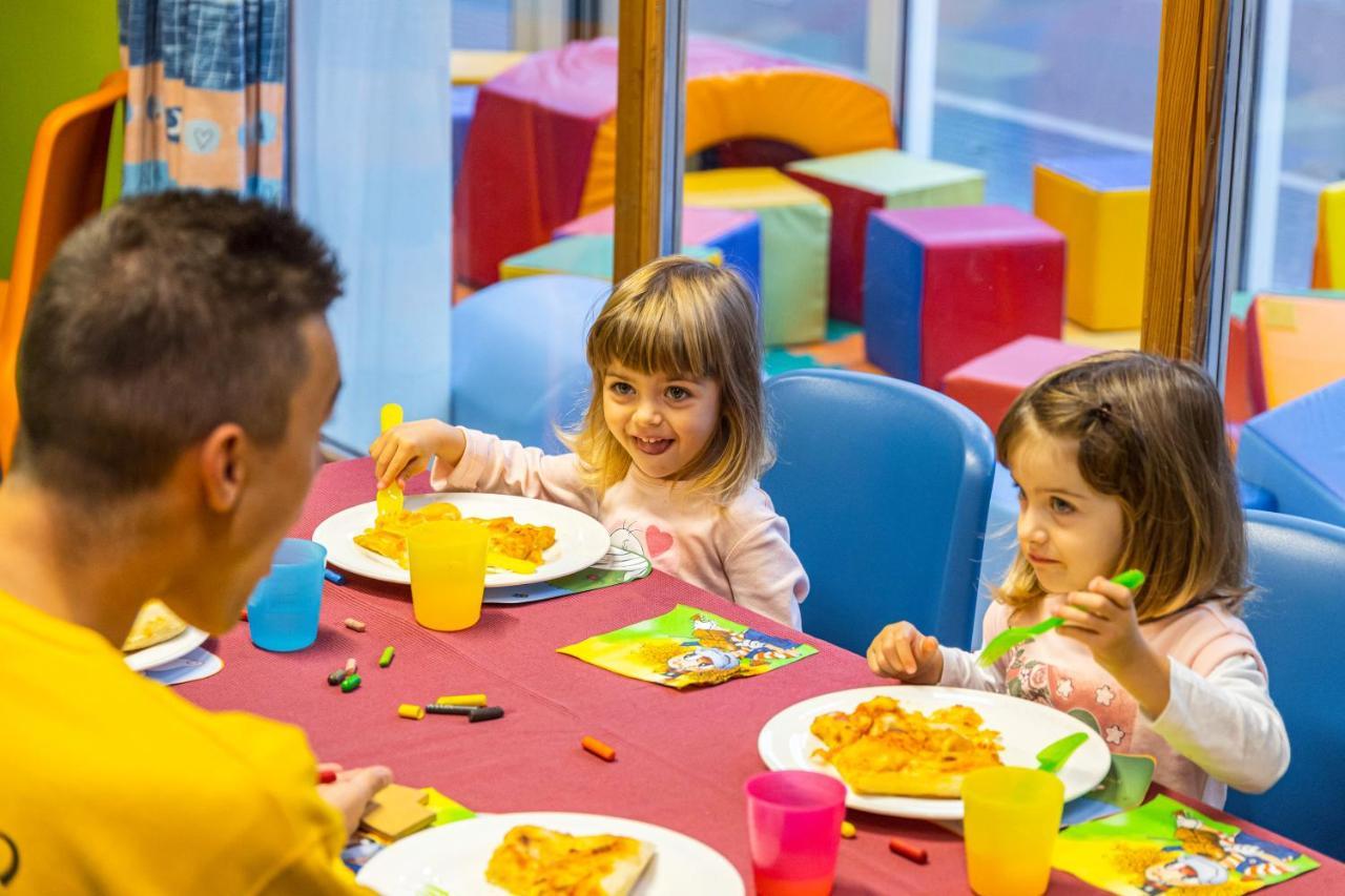 Family Hotel Adriana Бецека Екстериор снимка