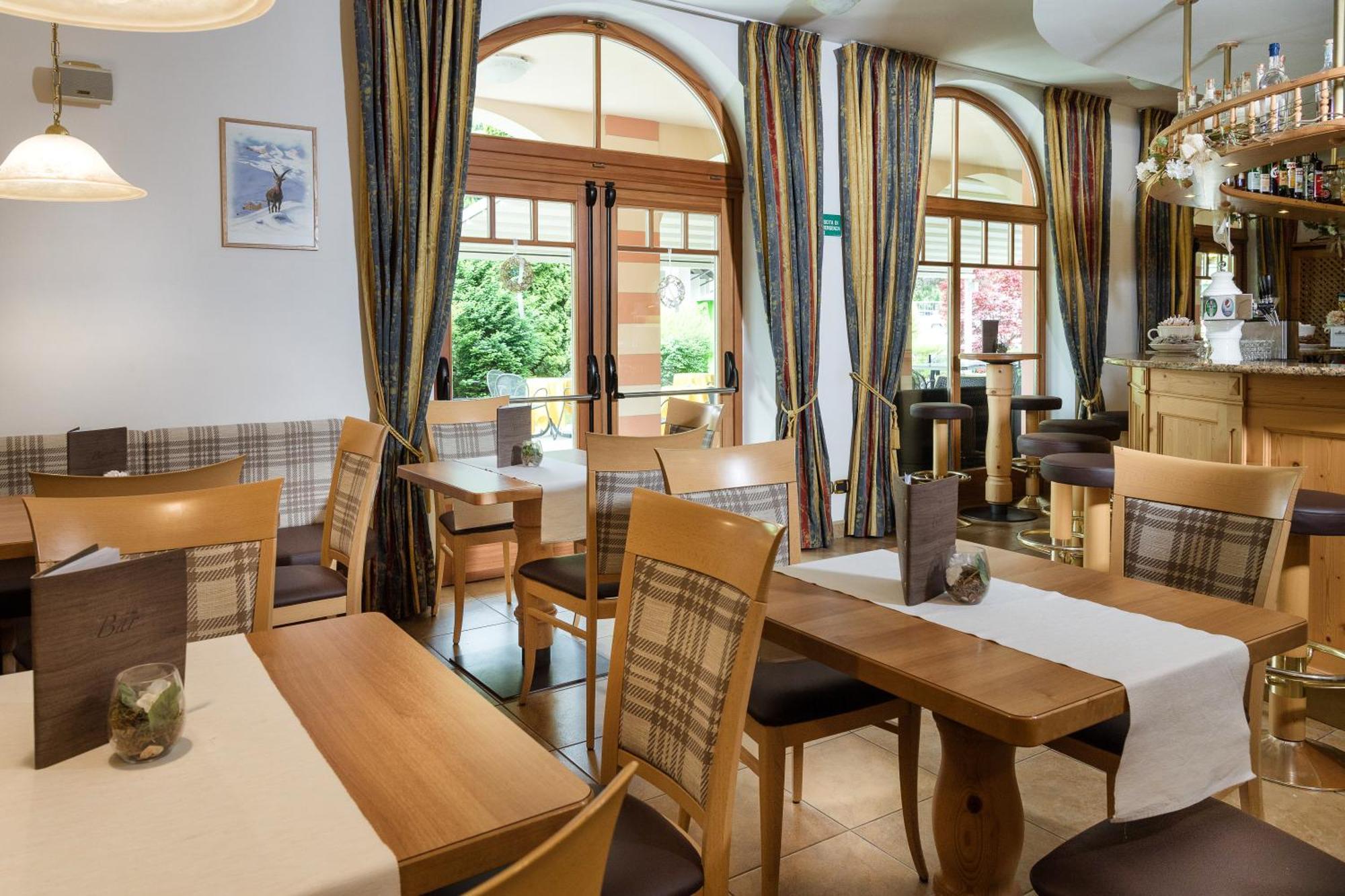 Family Hotel Adriana Бецека Екстериор снимка