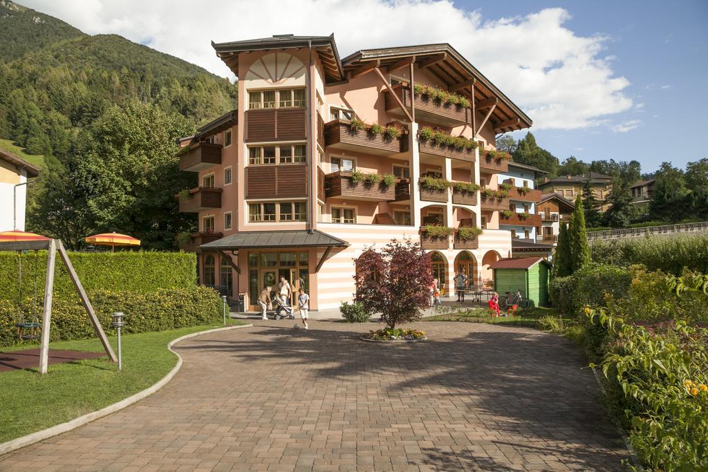 Family Hotel Adriana Бецека Екстериор снимка