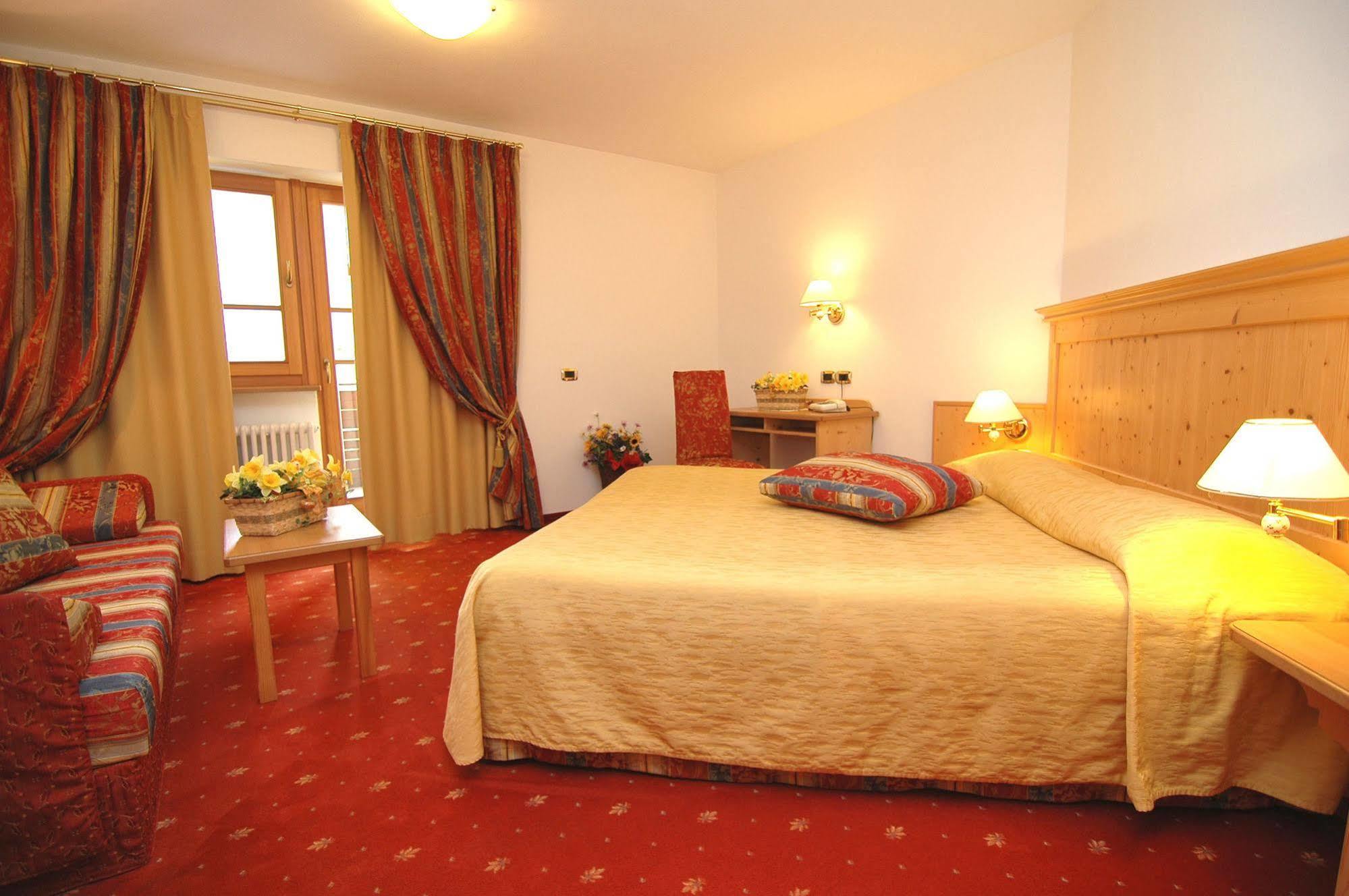 Family Hotel Adriana Бецека Екстериор снимка