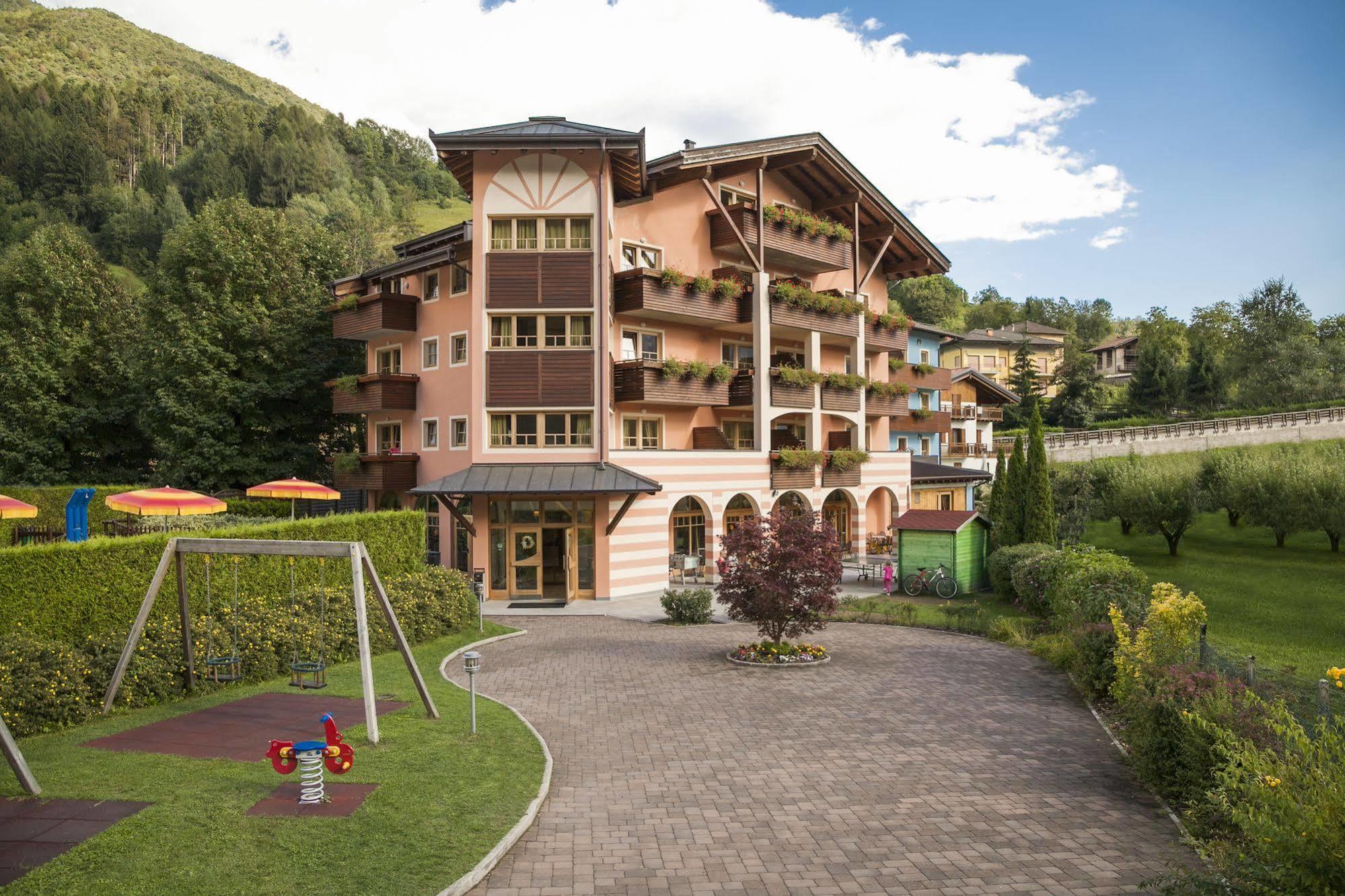 Family Hotel Adriana Бецека Екстериор снимка